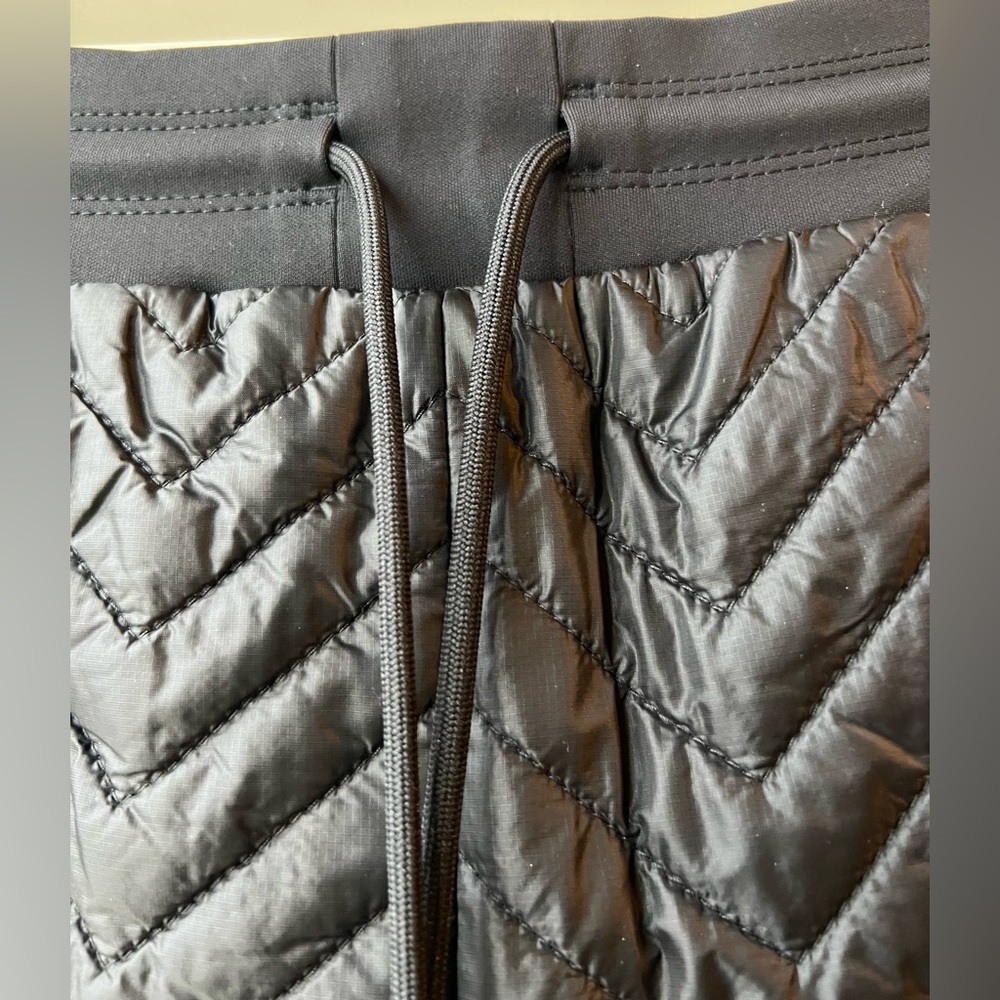 Athleta - Apres Ski Short - NWT/NWOT Black 
sizes 16 Pockets -Draw String - Picture 3 of 4
